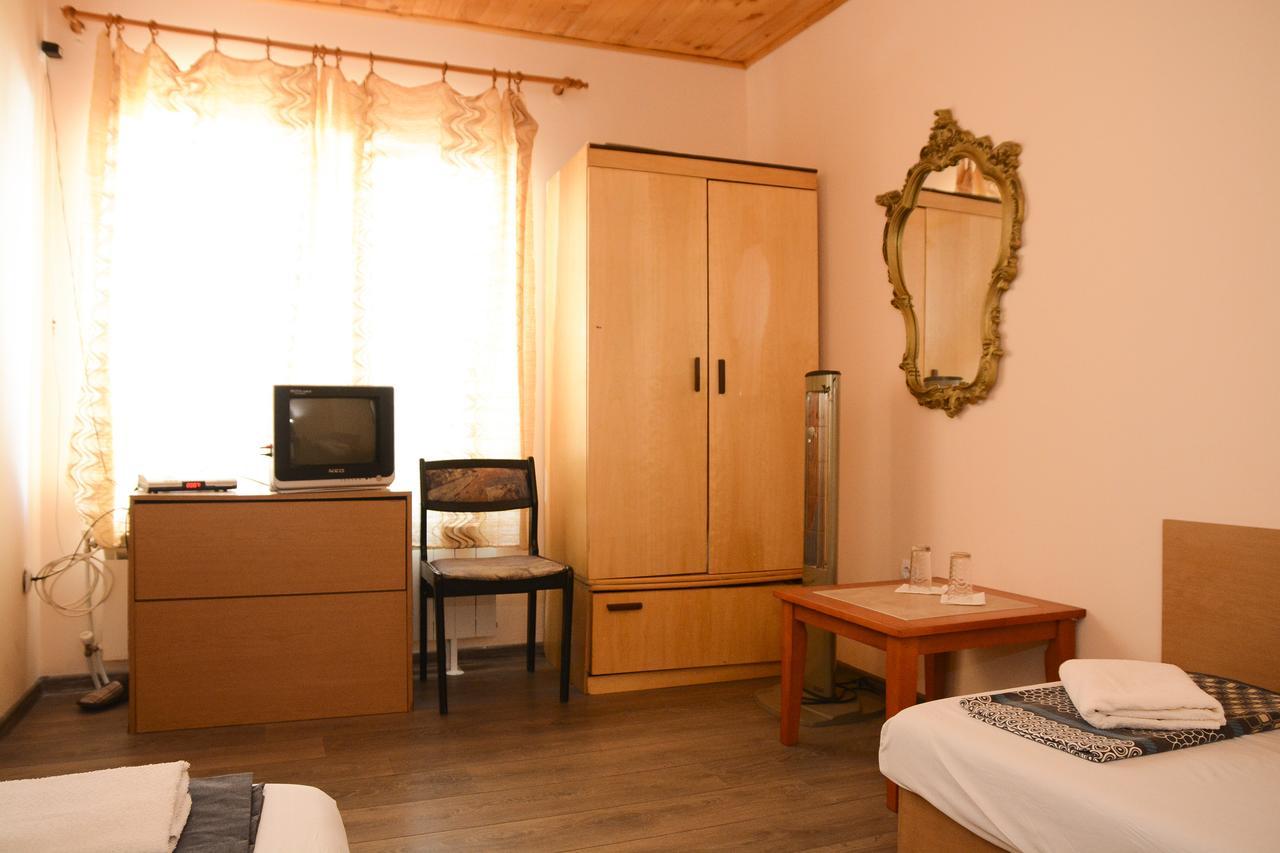 Guest House Raiski Kаt Mezek Экстерьер фото