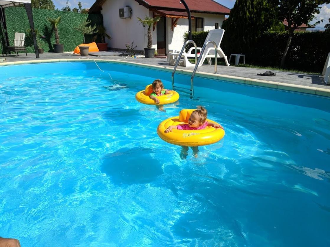 Guest House Raiski Kаt Mezek Экстерьер фото