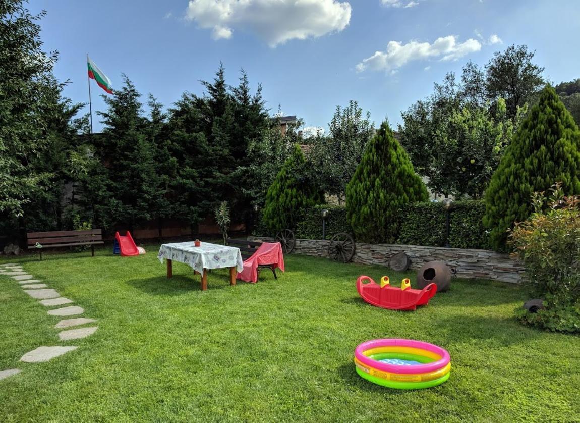 Guest House Raiski Kаt Mezek Экстерьер фото