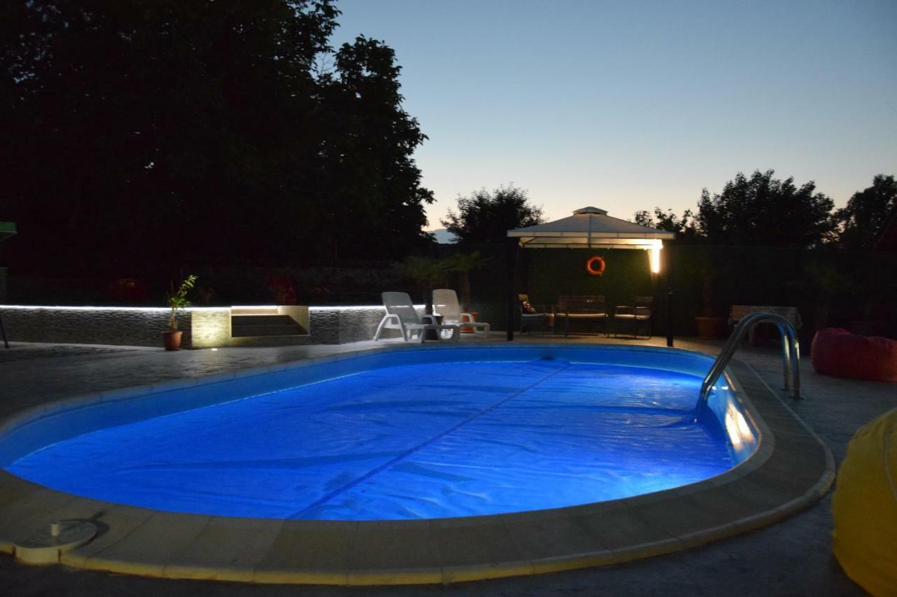 Guest House Raiski Kаt Mezek Экстерьер фото